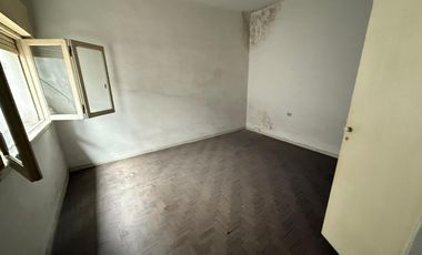 Gran oportunidad inversor: 2 departamentos en block (frente pasillo) en Banfield Oeste