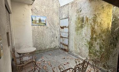 Gran oportunidad inversor: 2 departamentos en block (frente pasillo) en Banfield Oeste