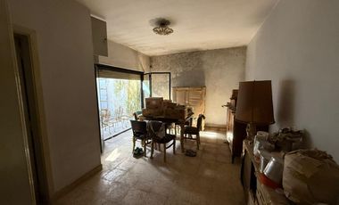 Gran oportunidad inversor: 2 departamentos en block (frente pasillo) en Banfield Oeste