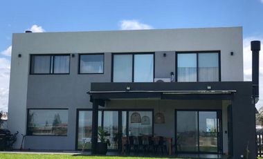 Alquiler Anual Casa a La Laguna en  San Gabriel Villanueva Tigre