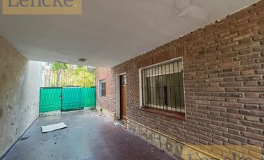 Lencke alquila - Lindisima casa en Punta Chica 1 cdra. Libertador sobre lote amplio