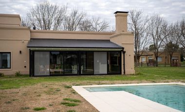 Casa en barrio privado La Federala
