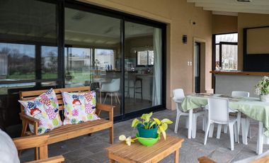 Casa en barrio privado La Federala