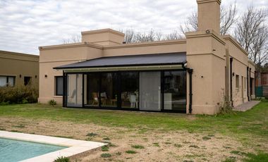 Casa en barrio privado La Federala