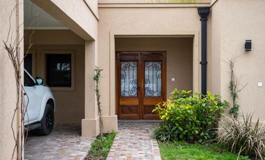 Casa en barrio privado La Federala