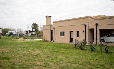 Casa en barrio privado La Federala