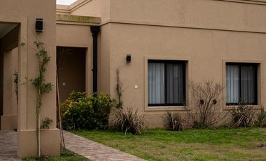 Casa en barrio privado La Federala
