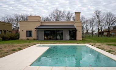 Casa en barrio privado La Federala