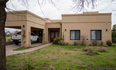 Casa en barrio privado La Federala