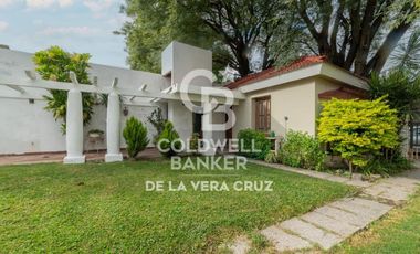 Casa de estilo en venta  en Guadalupe residencial, patio verde 4 dormitorios