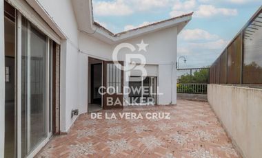 Casa de estilo en venta  en Guadalupe residencial, patio verde 4 dormitorios
