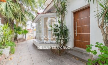 Casa de estilo en venta  en Guadalupe residencial, patio verde 4 dormitorios
