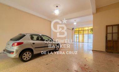 Casa de estilo en venta  en Guadalupe residencial, patio verde 4 dormitorios