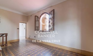 Casa de estilo en venta  en Guadalupe residencial, patio verde 4 dormitorios