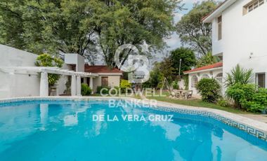 Casa de estilo en venta  en Guadalupe residencial, patio verde 4 dormitorios