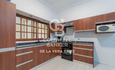 Casa de estilo en venta  en Guadalupe residencial, patio verde 4 dormitorios