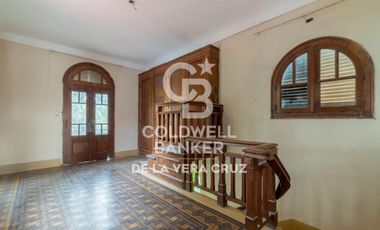 Casa de estilo en venta  en Guadalupe residencial, patio verde 4 dormitorios