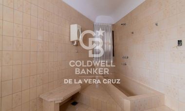 Casa de estilo en venta  en Guadalupe residencial, patio verde 4 dormitorios