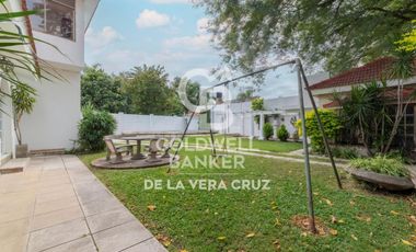 Casa de estilo en venta  en Guadalupe residencial, patio verde 4 dormitorios
