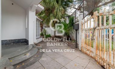 Casa de estilo en venta  en Guadalupe residencial, patio verde 4 dormitorios