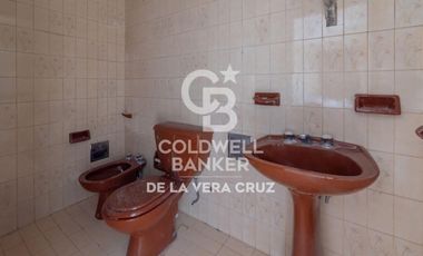 Casa de estilo en venta  en Guadalupe residencial, patio verde 4 dormitorios
