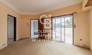 Casa de estilo en venta  en Guadalupe residencial, patio verde 4 dormitorios