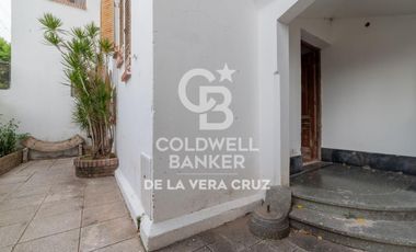 Casa de estilo en venta  en Guadalupe residencial, patio verde 4 dormitorios