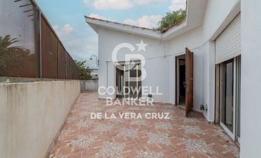 Casa de estilo en venta  en Guadalupe residencial, patio verde 4 dormitorios