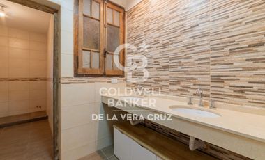 Casa de estilo en venta  en Guadalupe residencial, patio verde 4 dormitorios