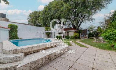 Casa de estilo en venta  en Guadalupe residencial, patio verde 4 dormitorios