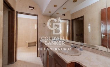 Casa de estilo en venta  en Guadalupe residencial, patio verde 4 dormitorios