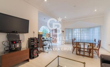 Casa de estilo en venta  en Guadalupe residencial, patio verde 4 dormitorios