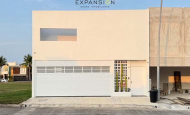 Casa en venta en Lomas del Dorado