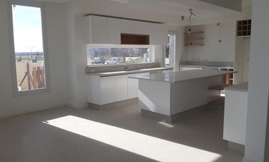 ALQUILER - Casa al lago en Costas, Puertos - 4 Dormitorios, escritorio, dependencia y pileta