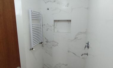 Departamento a estrenar 1 dormitorio balcòn sobre Bulevard 19 La Plata