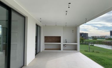 Casa en venta en Santa Ana, Villanueva con 5 dormitorios a la laguna