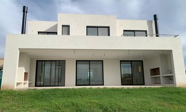 Casa en venta en Santa Ana, Villanueva con 5 dormitorios a la laguna