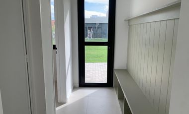 Casa en venta en Santa Ana, Villanueva con 5 dormitorios a la laguna