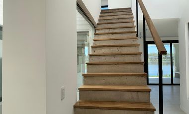 Casa en venta en Santa Ana, Villanueva con 5 dormitorios a la laguna