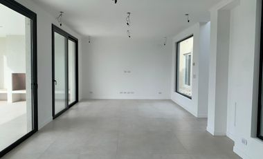 Casa en venta en Santa Ana, Villanueva con 5 dormitorios a la laguna