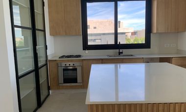 Casa en venta en Santa Ana, Villanueva con 5 dormitorios a la laguna