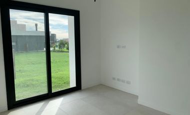 Casa en venta en Santa Ana, Villanueva con 5 dormitorios a la laguna