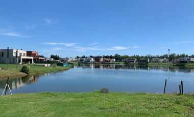 Casa en venta en Santa Ana, Villanueva con 5 dormitorios a la laguna