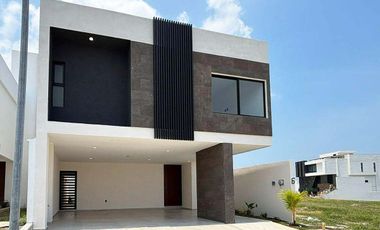 Casa en venta en Lomas del Dorado