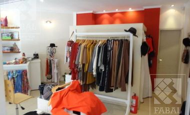 Local u oficina venta Centro, 36 m2 con cocina, baño y vidriera a la calle