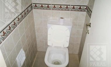 Local u oficina venta Centro, 36 m2 con cocina, baño y vidriera a la calle