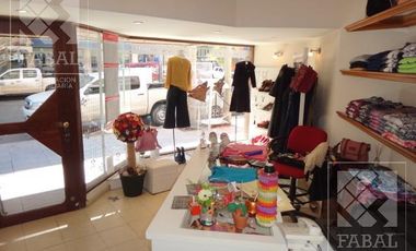 Local u oficina venta Centro, 36 m2 con cocina, baño y vidriera a la calle