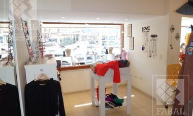 Local u oficina venta Centro, 36 m2 con cocina, baño y vidriera a la calle