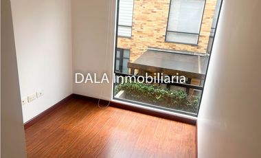 SE ARRIENDA  CASA EN CAJICA, SECTOR EL BOHIO