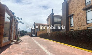 SE ARRIENDA  CASA EN CAJICA, SECTOR EL BOHIO